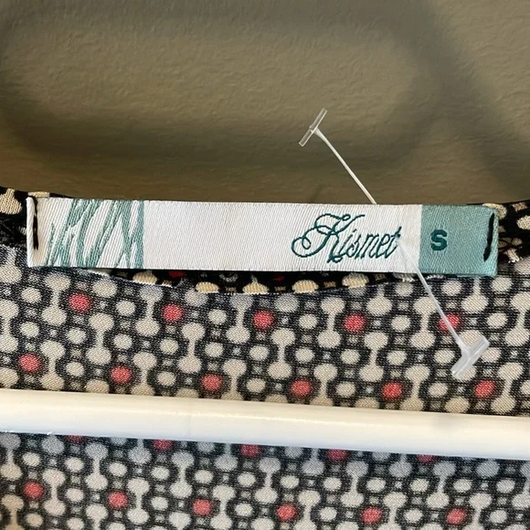 KISMET Ladies Size Small Short Sleeve Blouse Top V Neck Polkadot Pattern Design - Picture 3 of 7